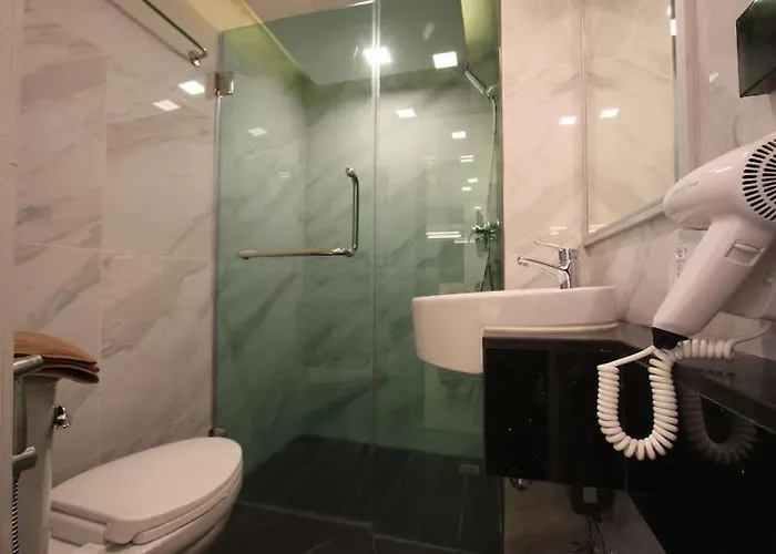 Pratunam Atrium 4*