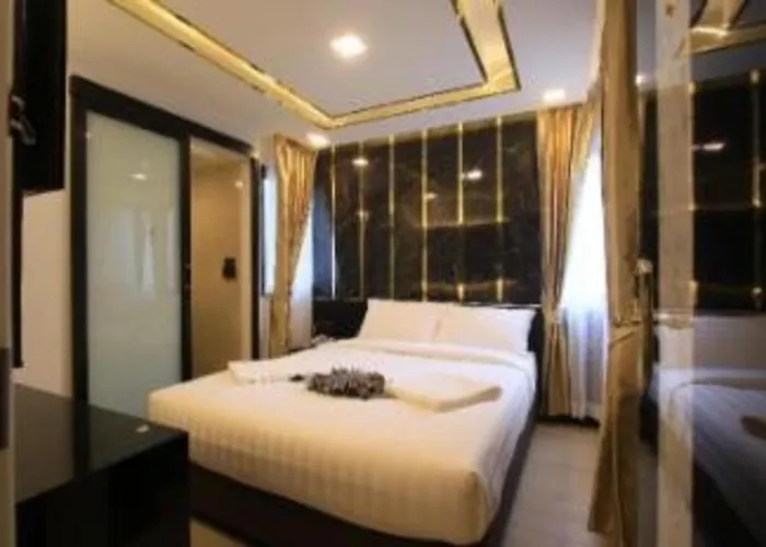 Pratunam Atrium Hotel 4*