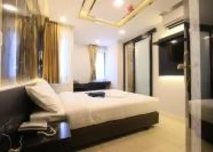 Pratunam Atrium Hotel 4*