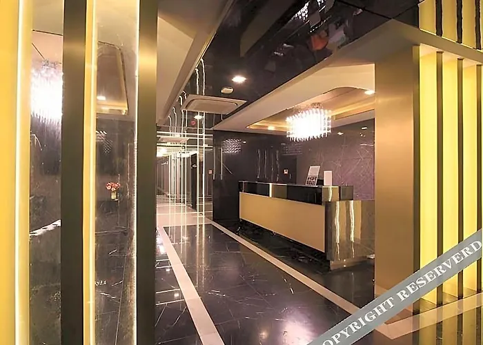 Pratunam Atrium Hotel 4*
