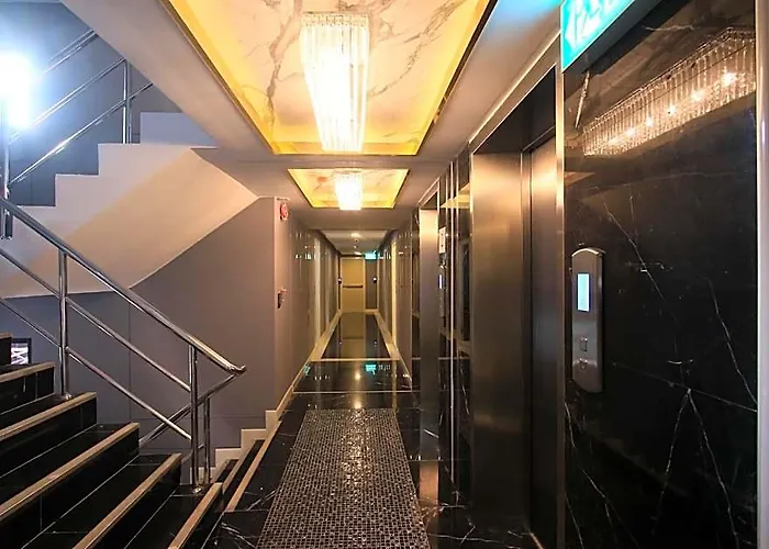 Pratunam Atrium 4*