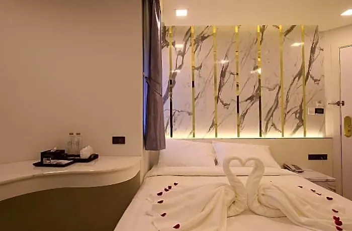 Pratunam Atrium Hotel 4*